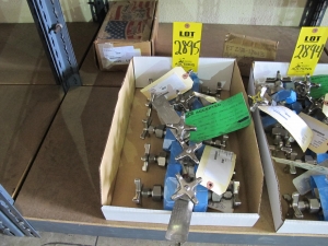 LOT (9) VALVES, MANIFOLD TYPE, 3/8" SIZE, 2485 LB/700 DEGREE F RATING, 316 SS MATERIAL, COMPRESSION CONNECTIONS, A182 SPECIFICATION, 4-WAY STYLE, HANDWHEEL OPERATOR. MARK 856. PART # 30023000 (W-51) LOADING & HANDLING FEE $5-